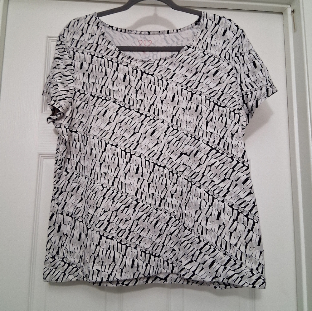 212 Collection Black And Gray Patterned Short Sle… - image 3